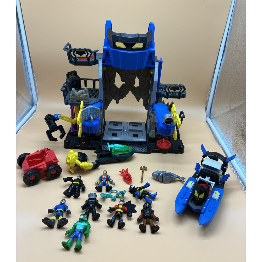 Imaginext DC Comics Super Friends - Batman Robo Batcave - Bat Boat +8 Figures